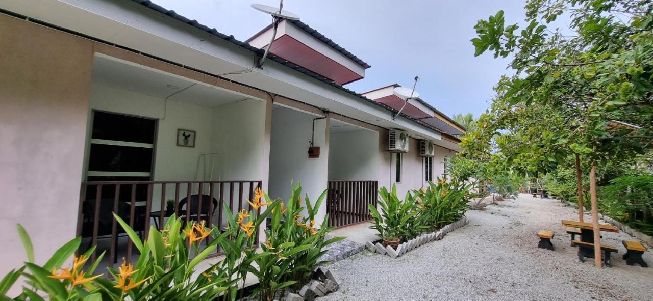 Seven Stones Langkawi Bed & Breakfast Пантай Ченанг Екстериор снимка