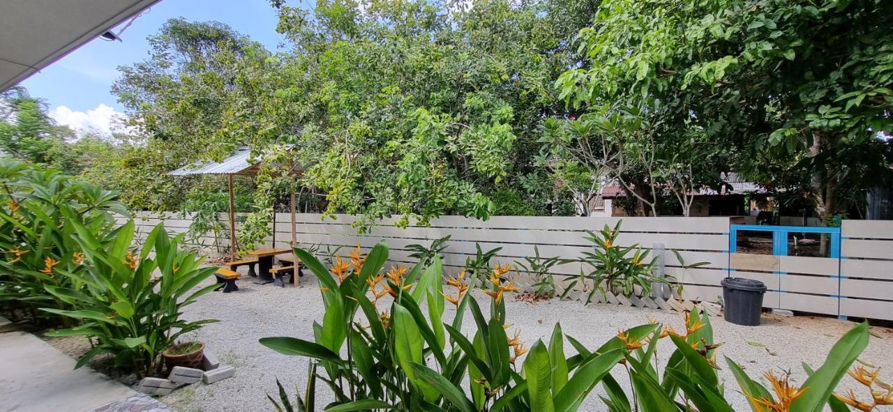 Seven Stones Langkawi Bed & Breakfast Пантай Ченанг Екстериор снимка
